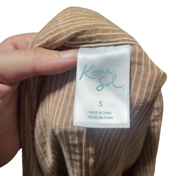 New without tags Kona Sol button down, size small - Picture 3 of 4